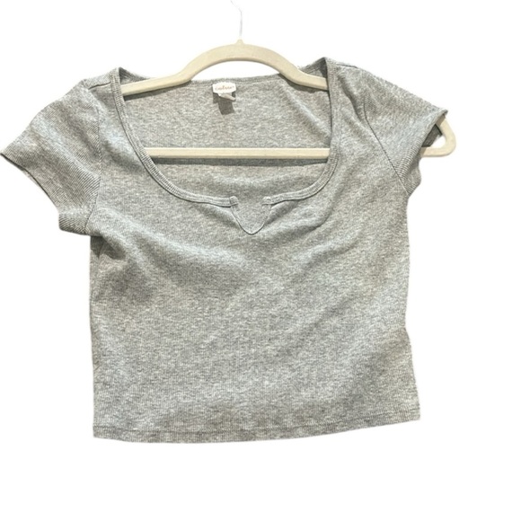 Colsie by Target grey cropped shirt - Picture 1 of 6